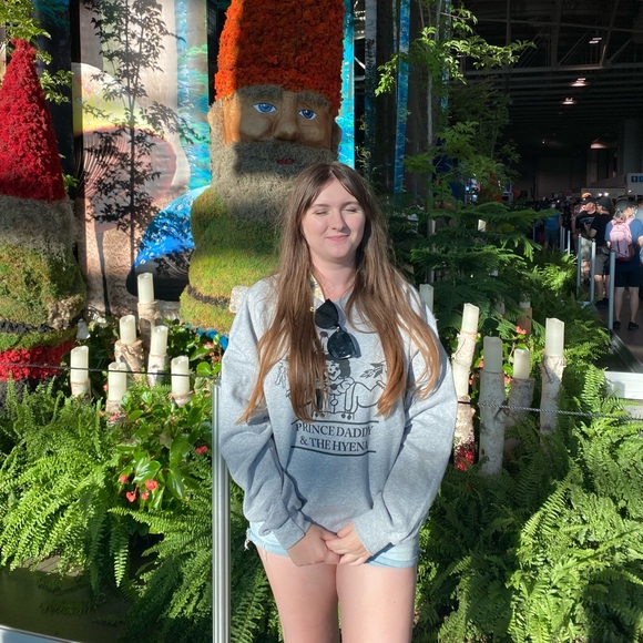 Meet your Posher, Hannah! - Picture 1 of 5